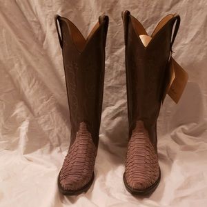 NWT: Ladies’ 9N Lucchese 👢 boot python 🐍